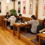 Traditional dining atmosphere at 상봉동 한국관 showcasing Korean cuisine with patrons enjoying a meal